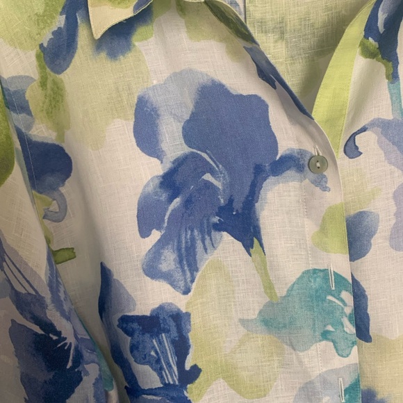 Chicos Size 3 Blouse With Watercolor Print of Blue/Green/White Irises 3/4 Sleeve - Picture 4 of 8
